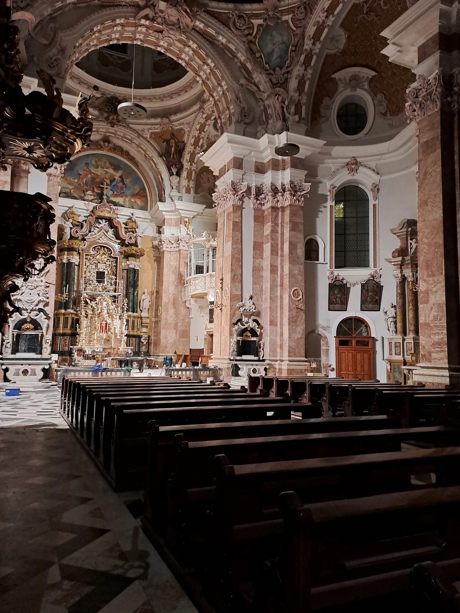 Beleuchtung in einer Kirche